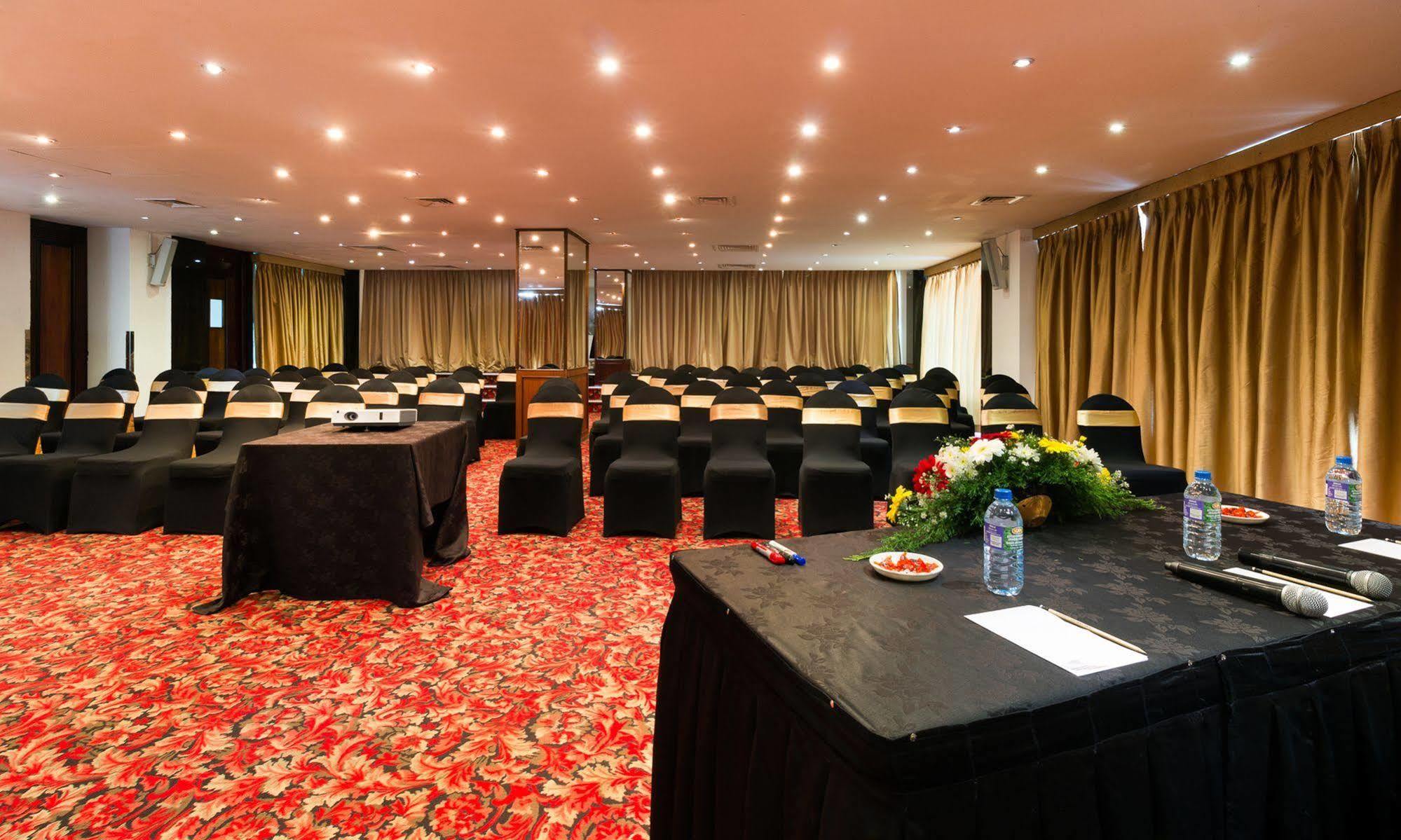 Hotel Global Towers & 4*